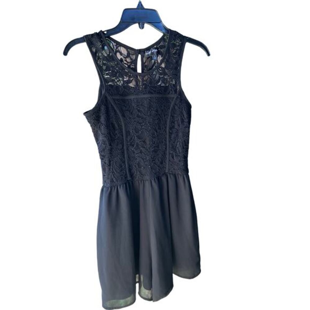 Love Reign Lace‎ Dress with Intricate Detailing Black XSmall